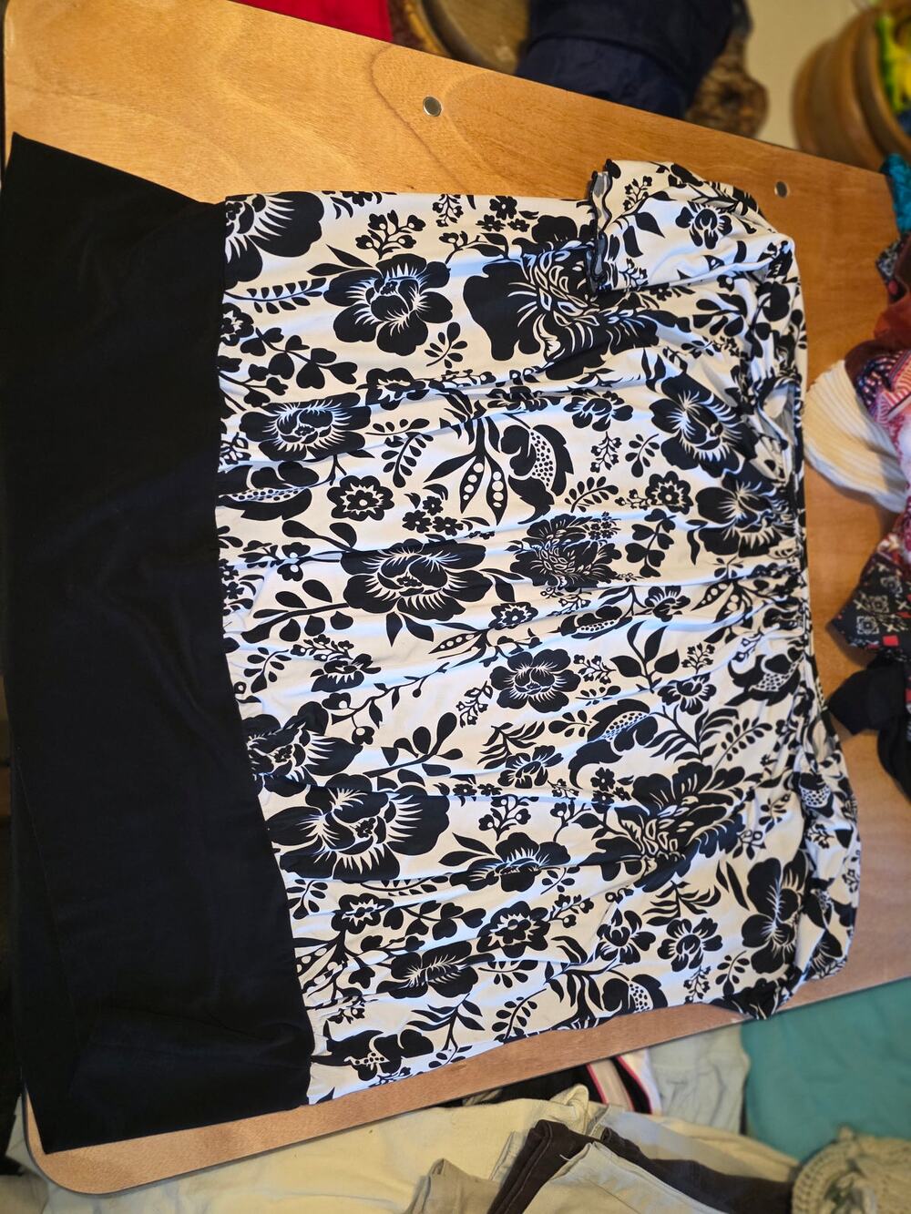 Cato Woman Black White Large Floral Ruched Top 26/28W